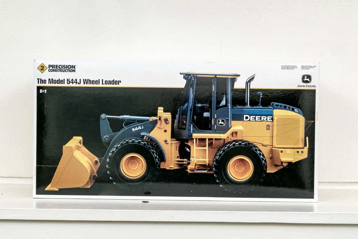 1 16 ertl big farm john deere 825lxuv specs