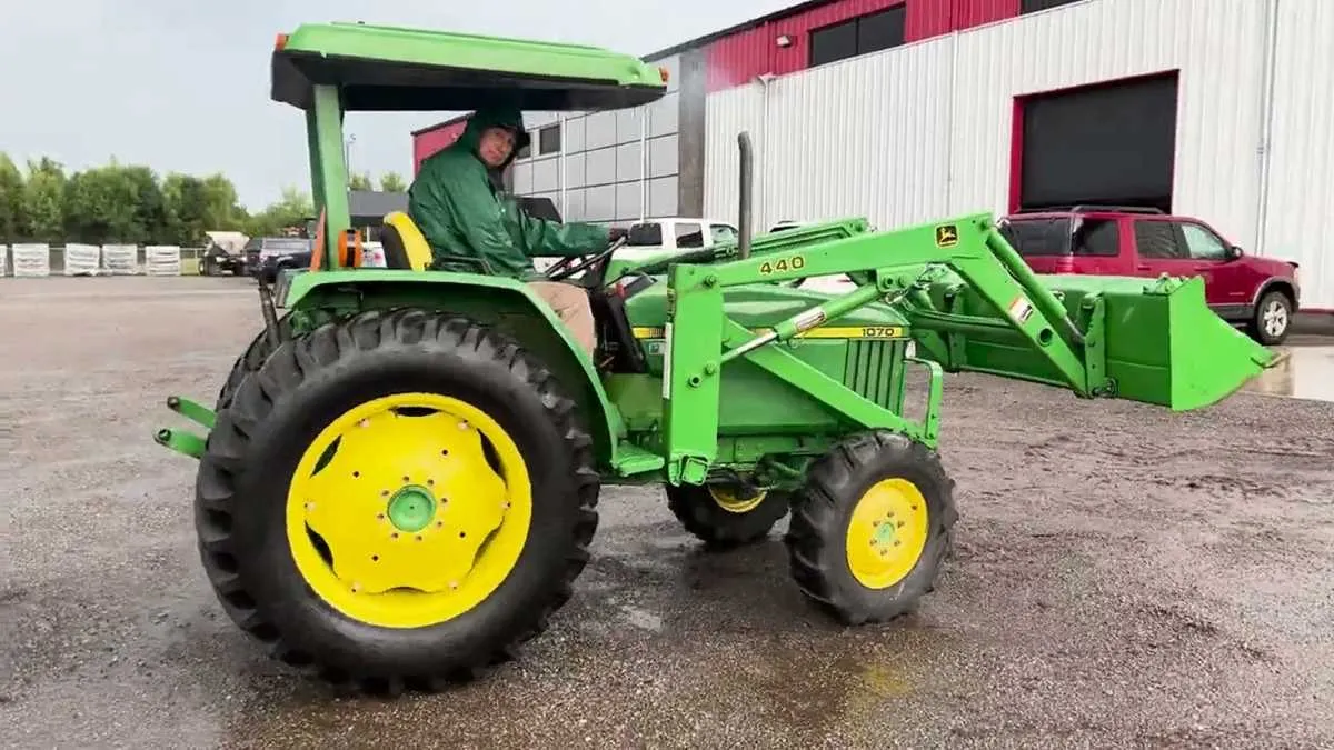 1070 john deere tractor specs
