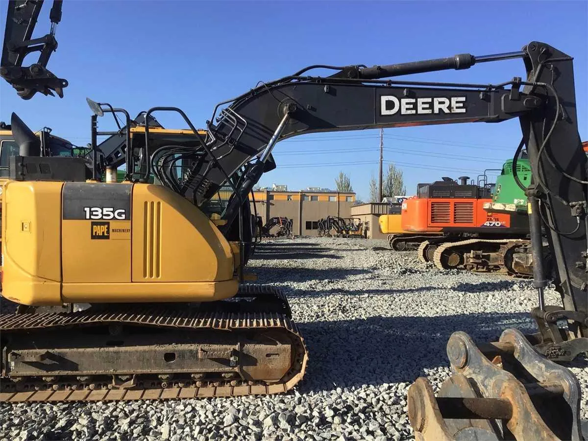 135g john deere specs