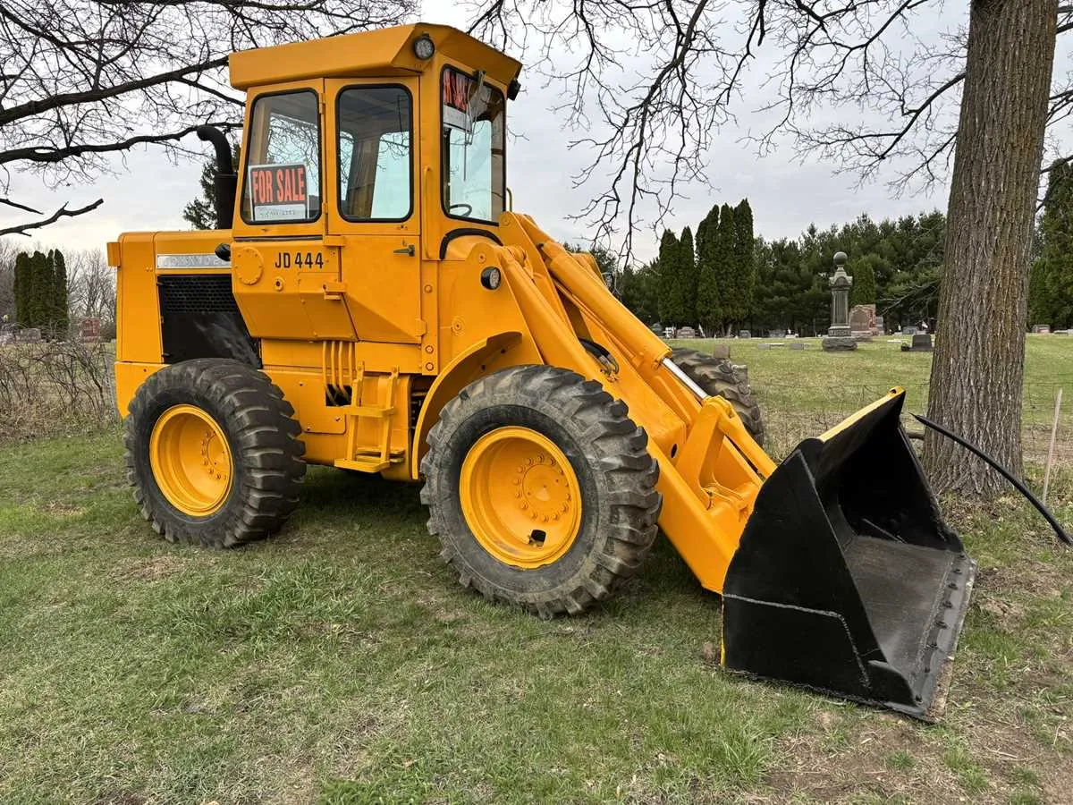 1980 john deere 444 loader specs