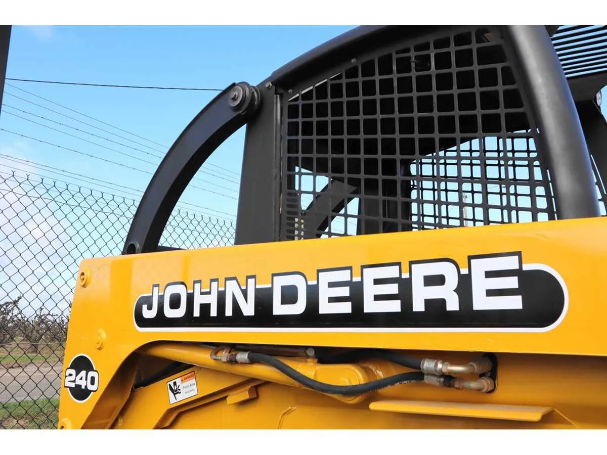 2001 john deere 240 specs