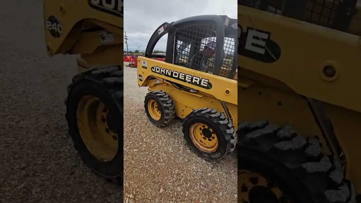 2001 john deere 240 specs