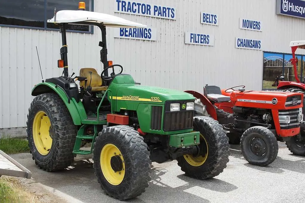 2004 john deere 3320 specs