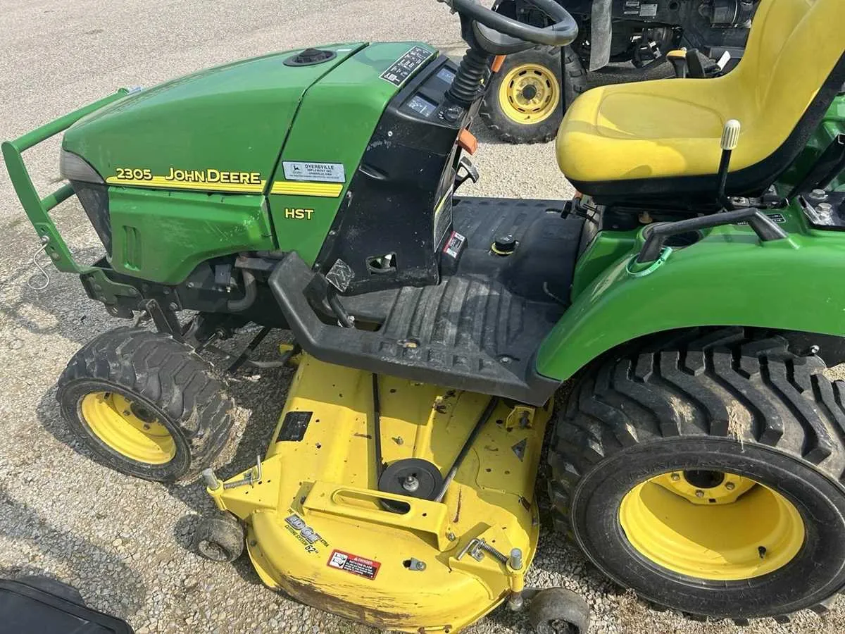 2305 john deere specs