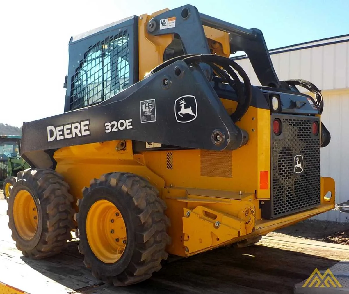 320 e john deere specs