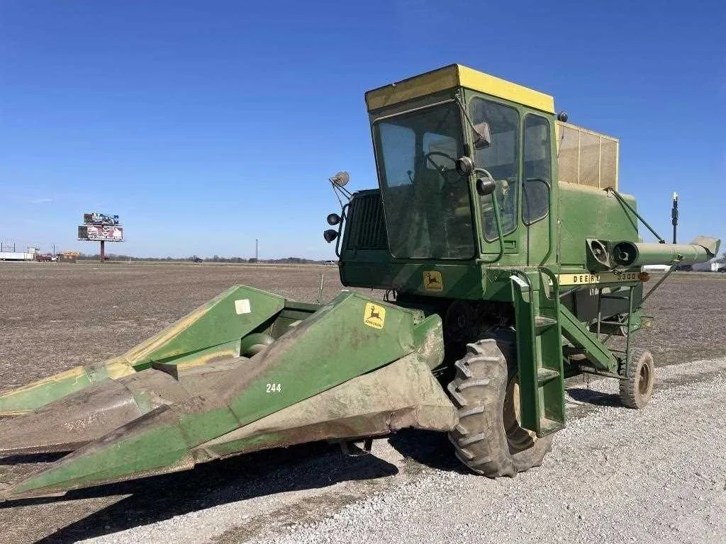 3300 john deere combine specs