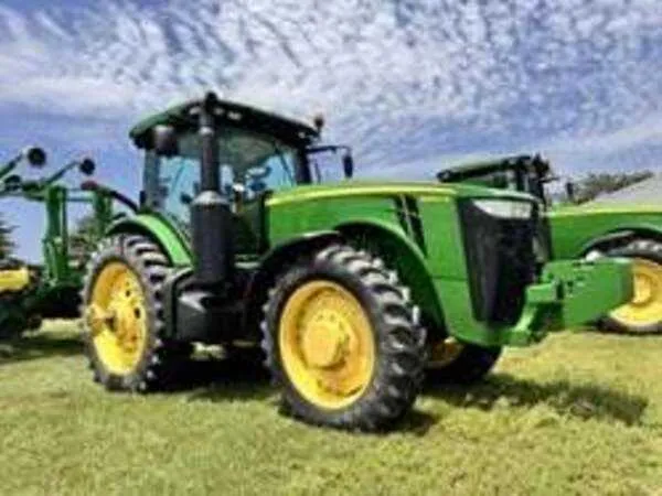 8260r john deere specs