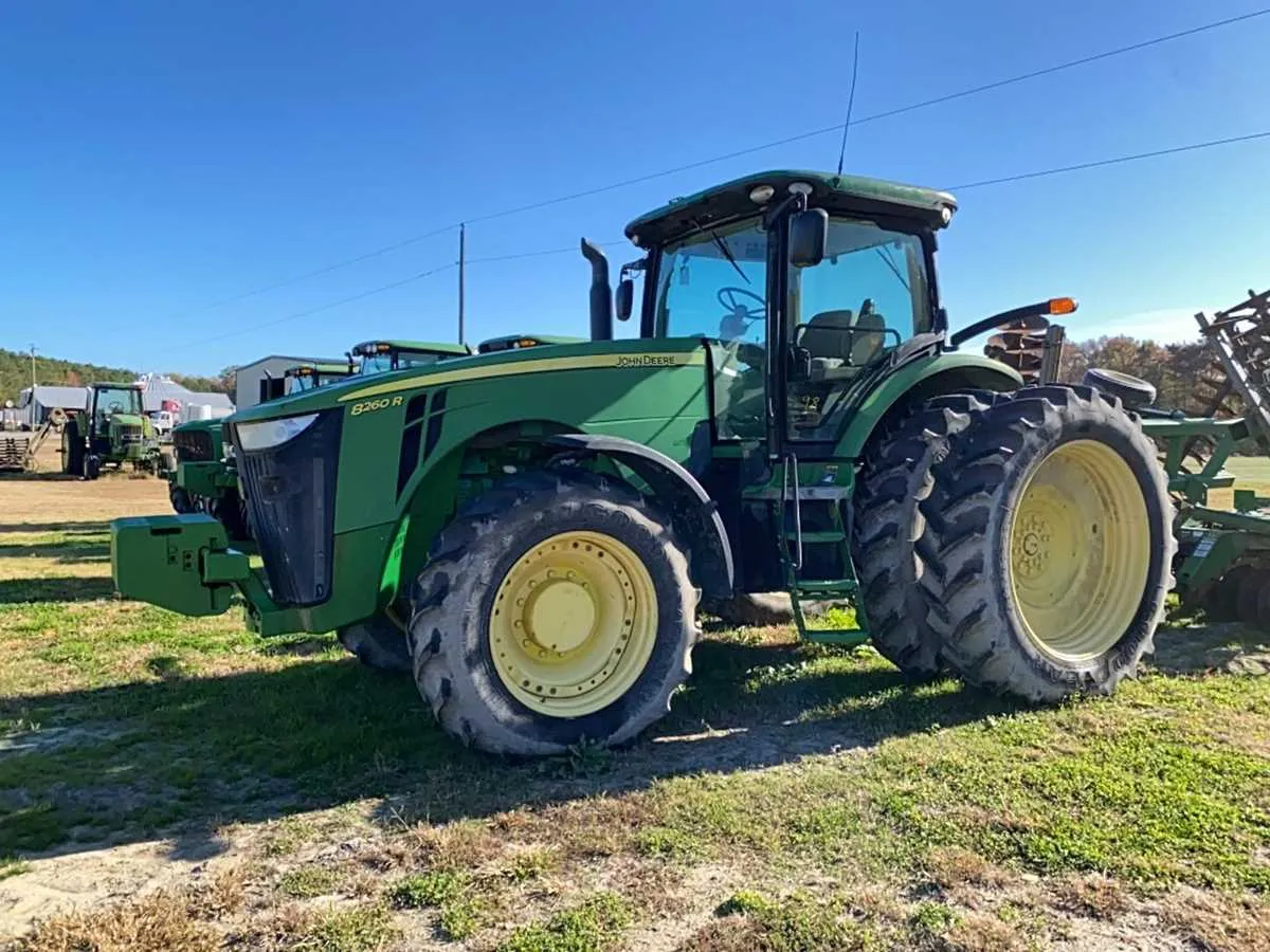 8260r john deere specs