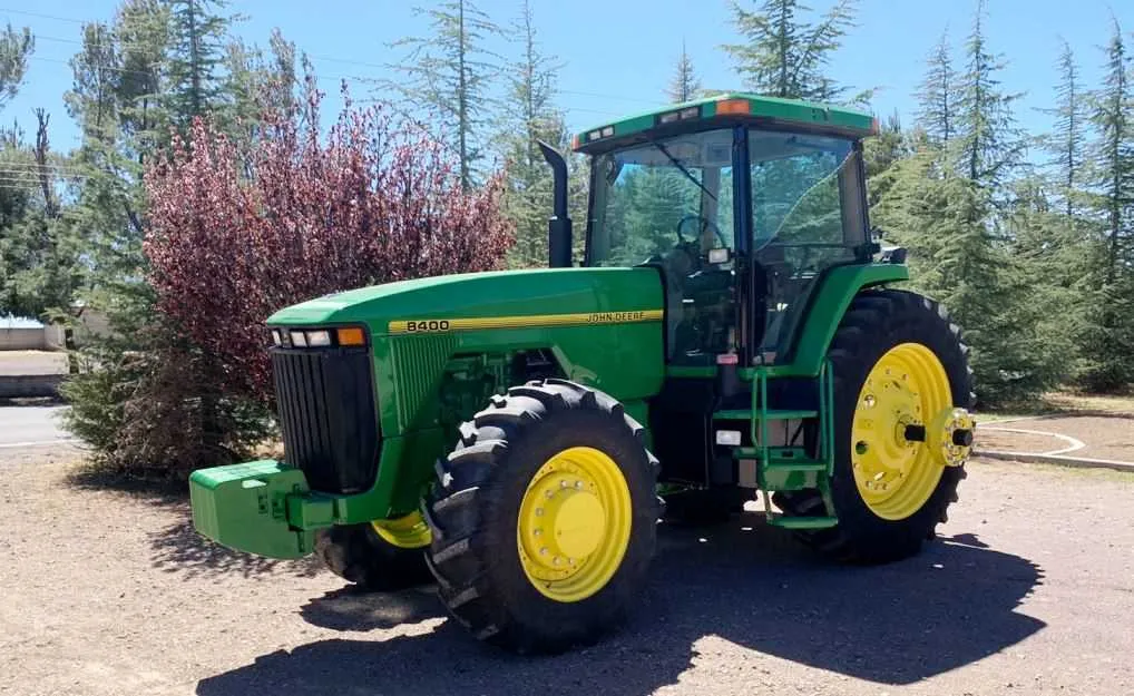 8400 john deere specs