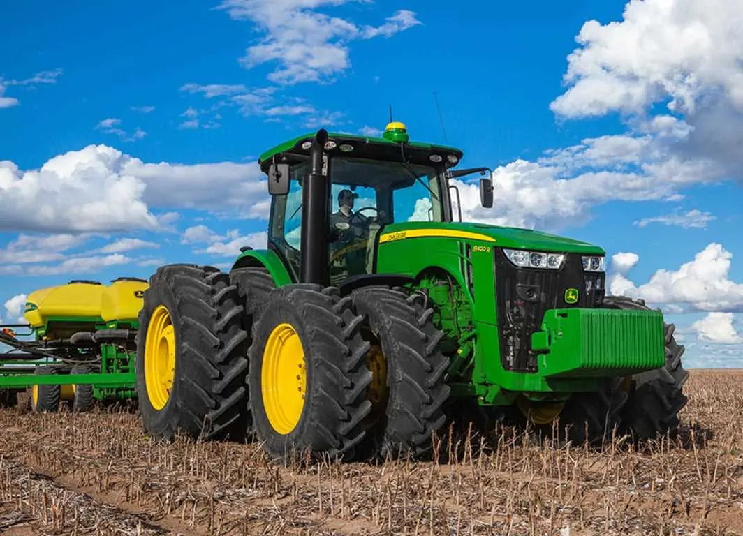 8400r john deere specs