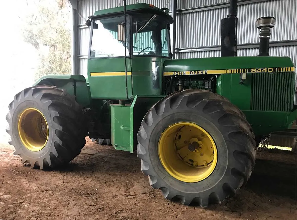 8440 john deere specs