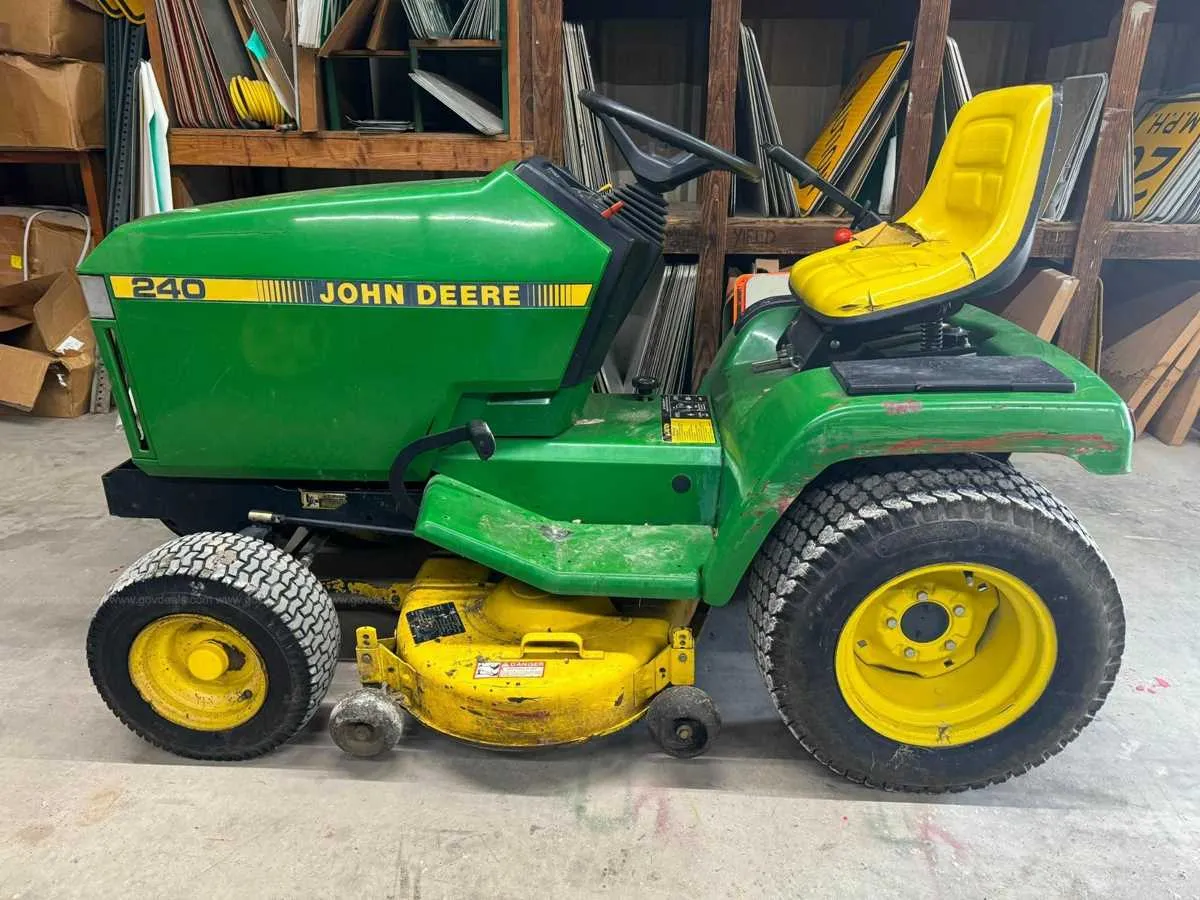 john deere 240 mower specs