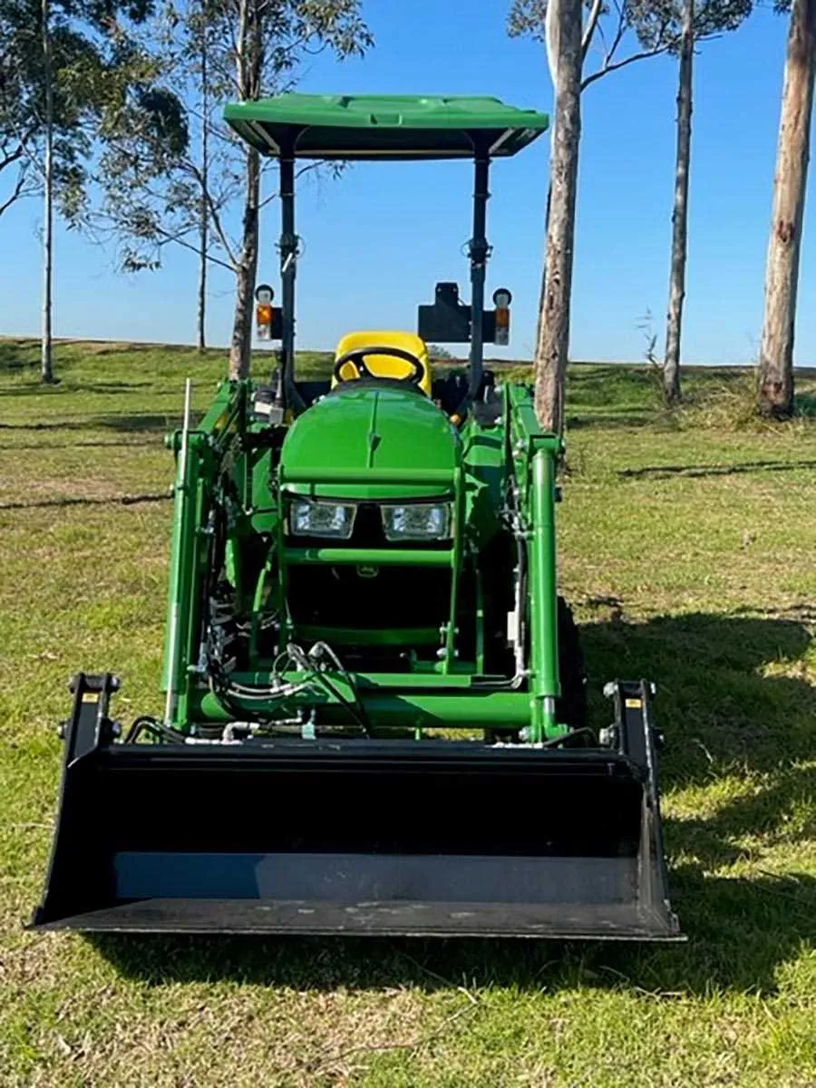 john deere 3038e spec
