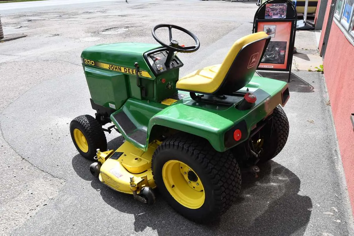 john deere 330 garden tractor specs