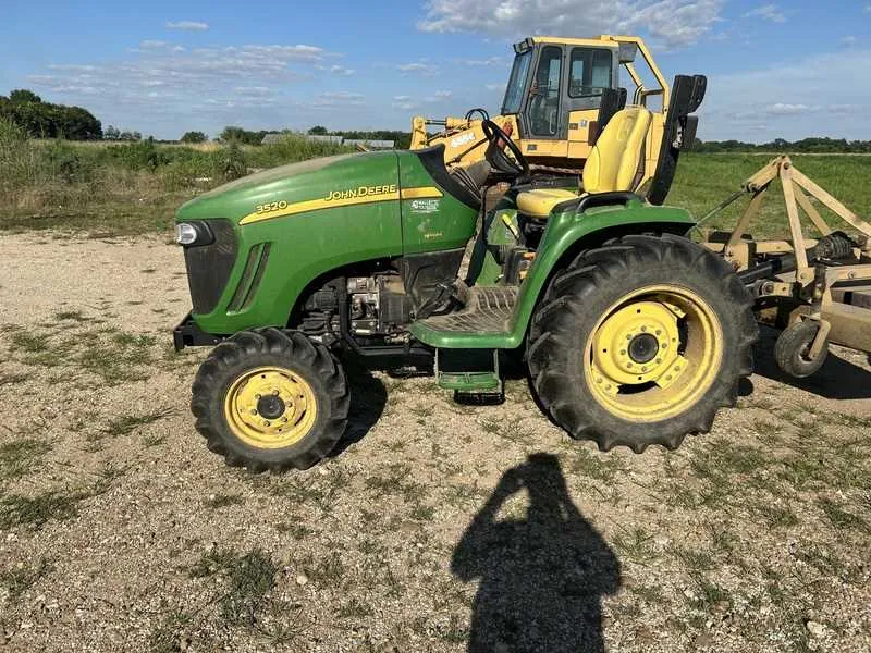 john deere 3520 loader specs
