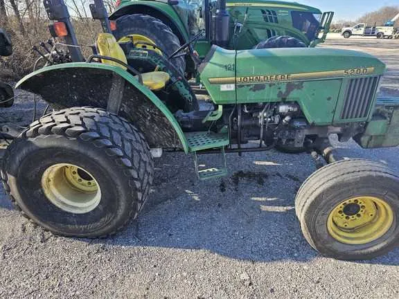 john deere 5200 tractor specs