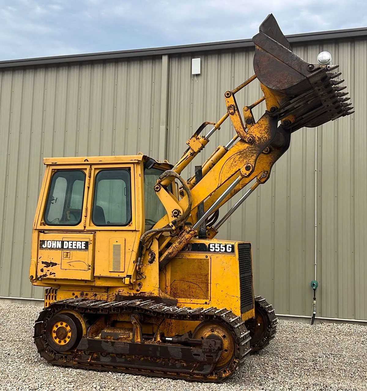 john deere 555 lifting specs