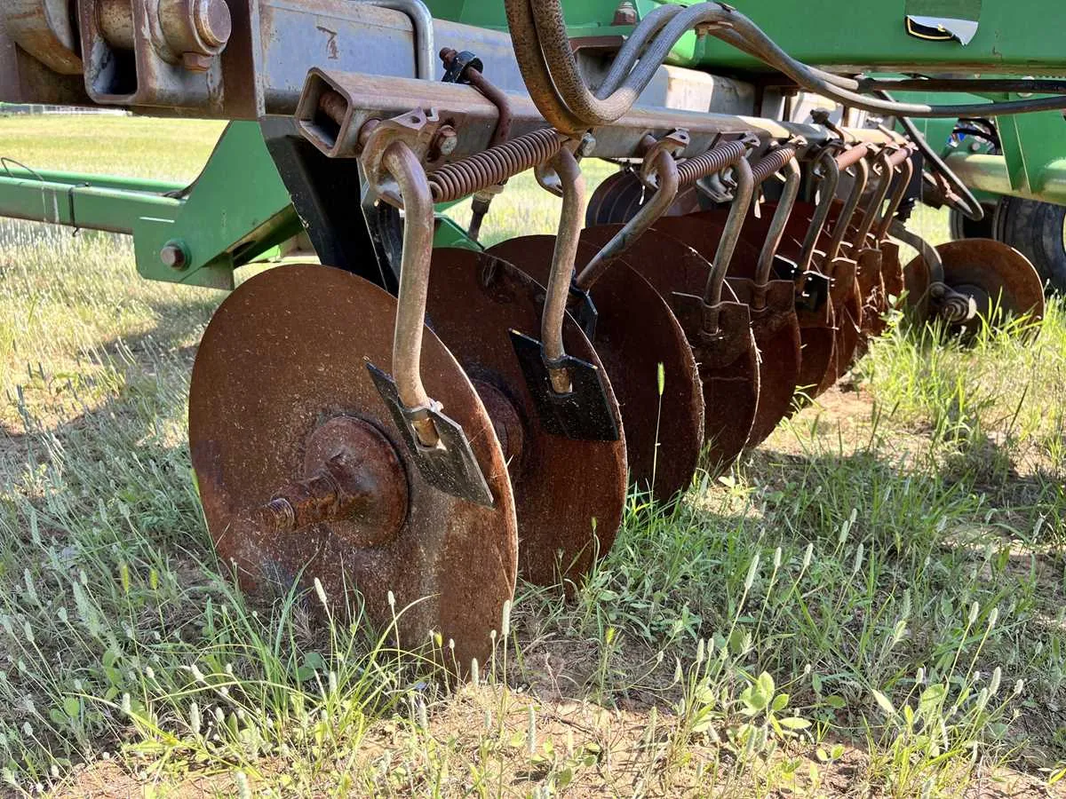 john deere 650 disc specs