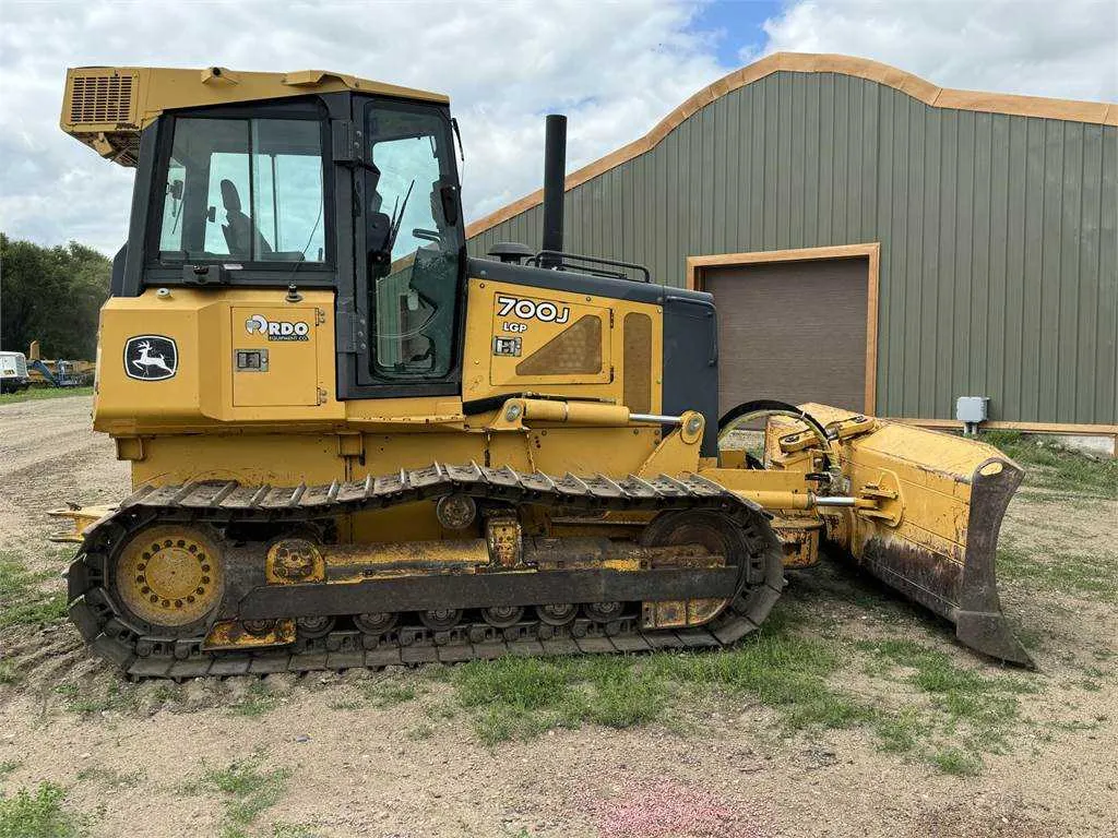 john deere 700j specs