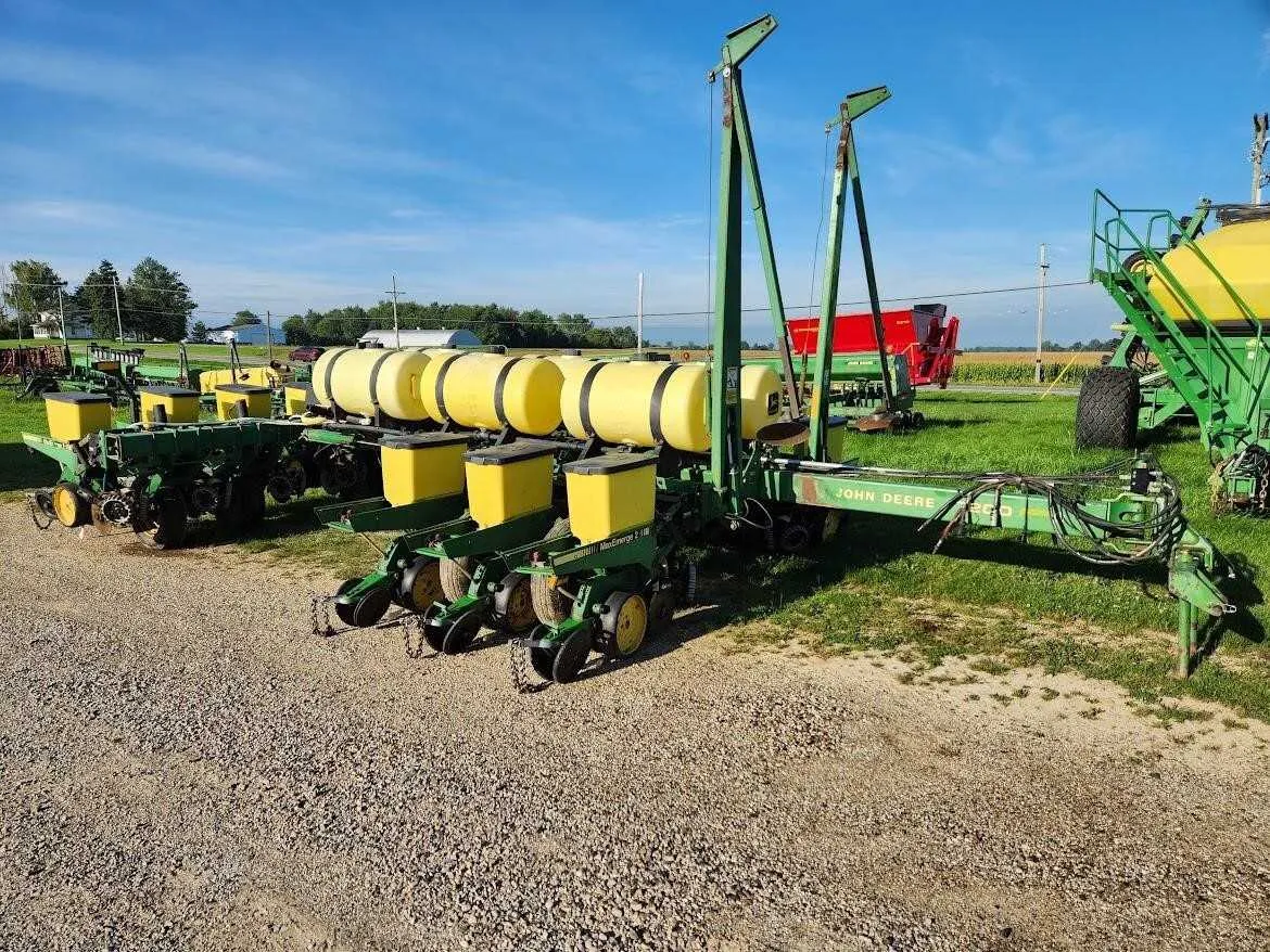 john deere 7200 12 row planter specs
