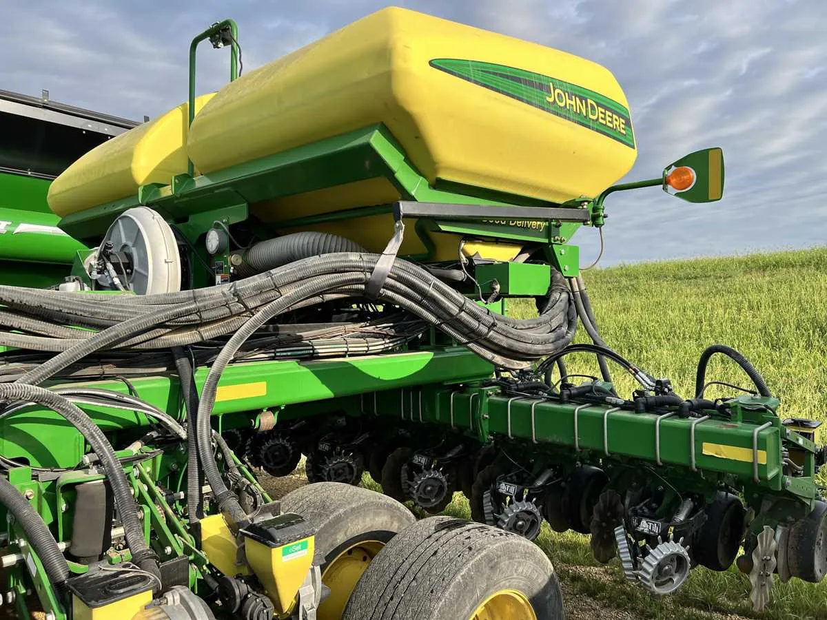 john deere db60 planter specs