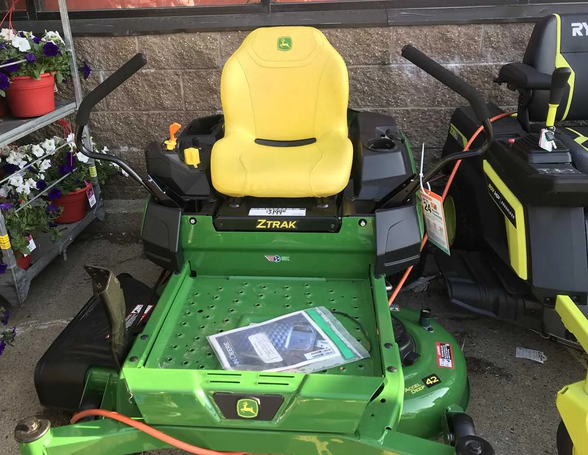 john deere e120 vs john deere s120 lawn tractor specs