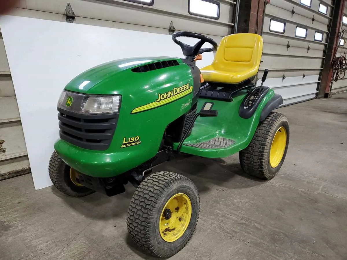 john deere l130 lawn tractor specs