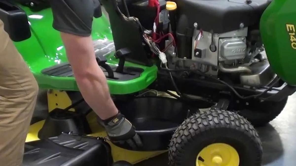 john deere l135 mower blade torque specs
