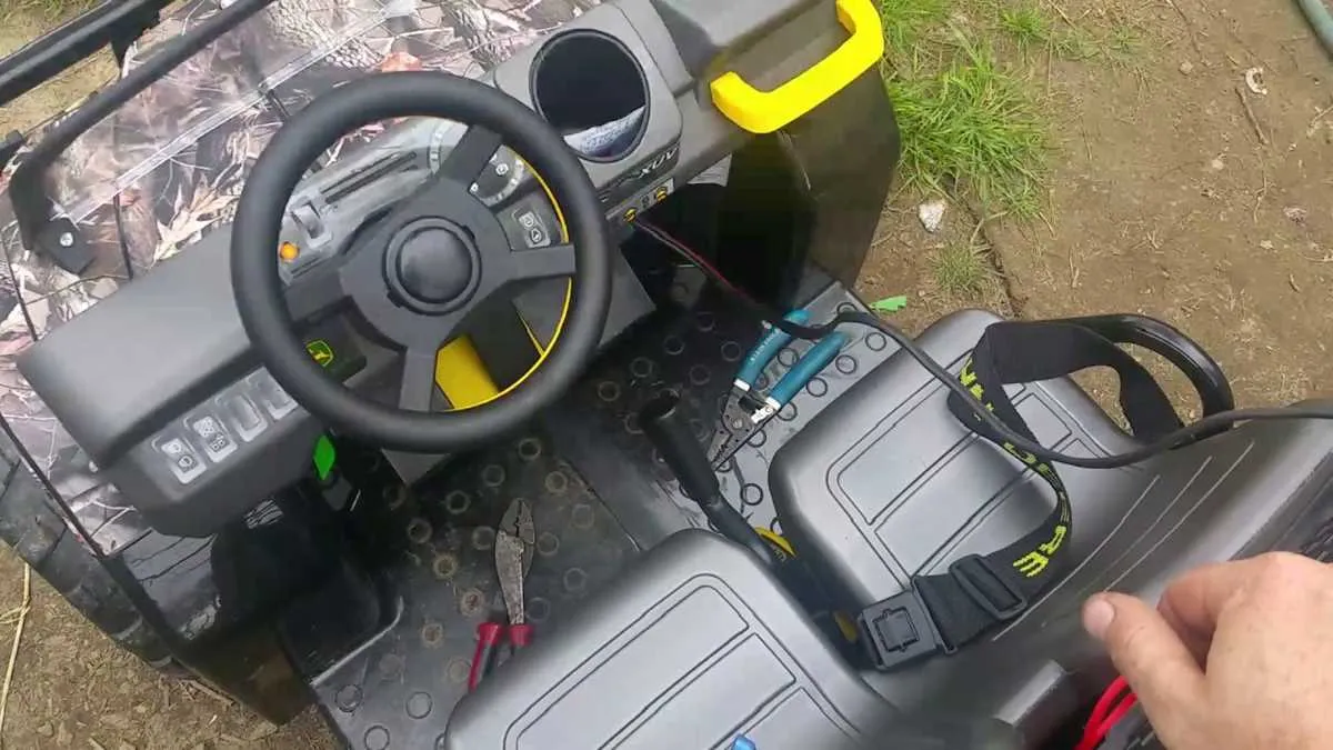 john deere power wheels gator 4x2 battery specs