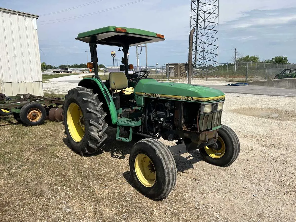 specs for john deere 5300