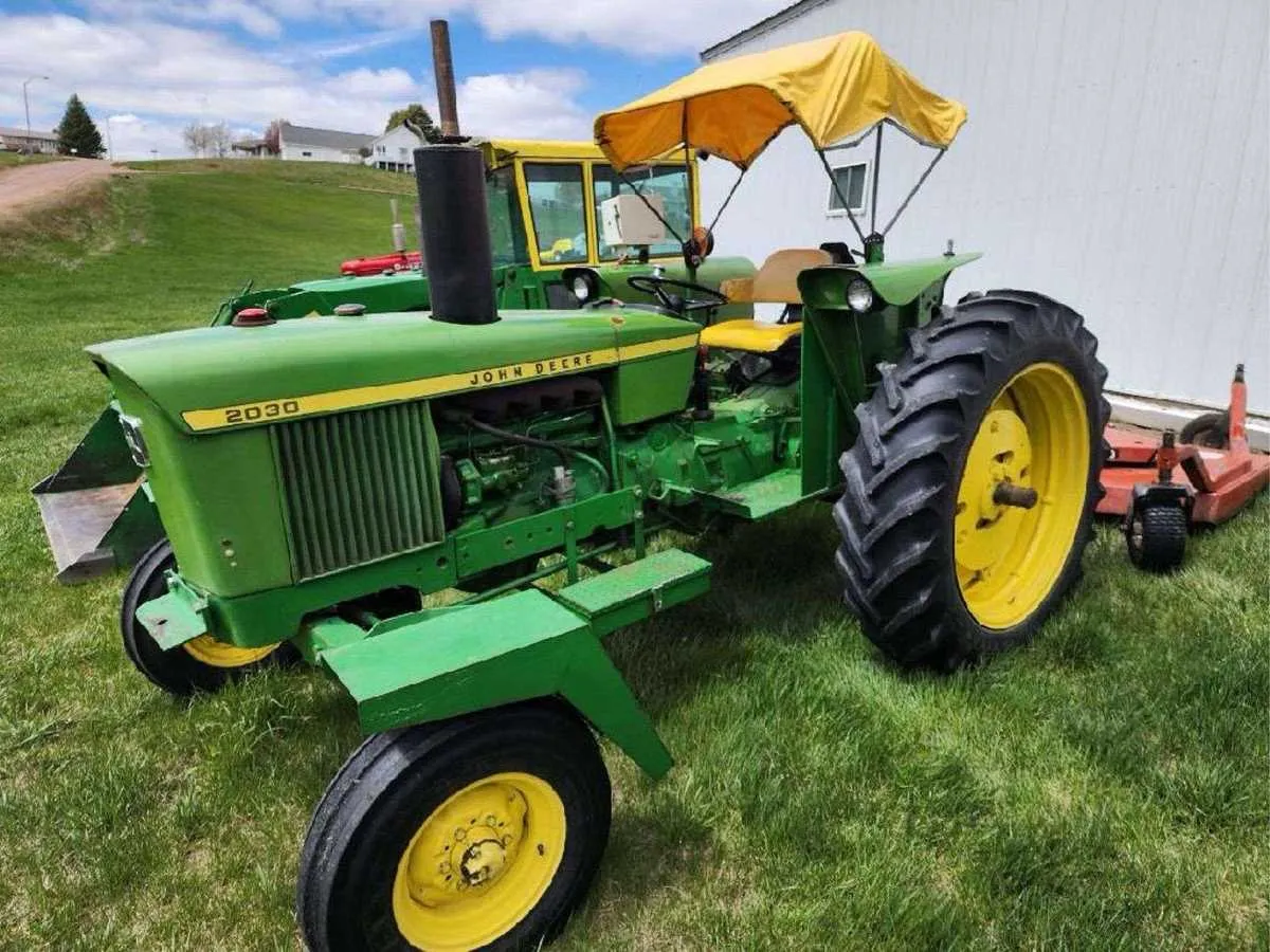 specs on a 2030 john deere tractor