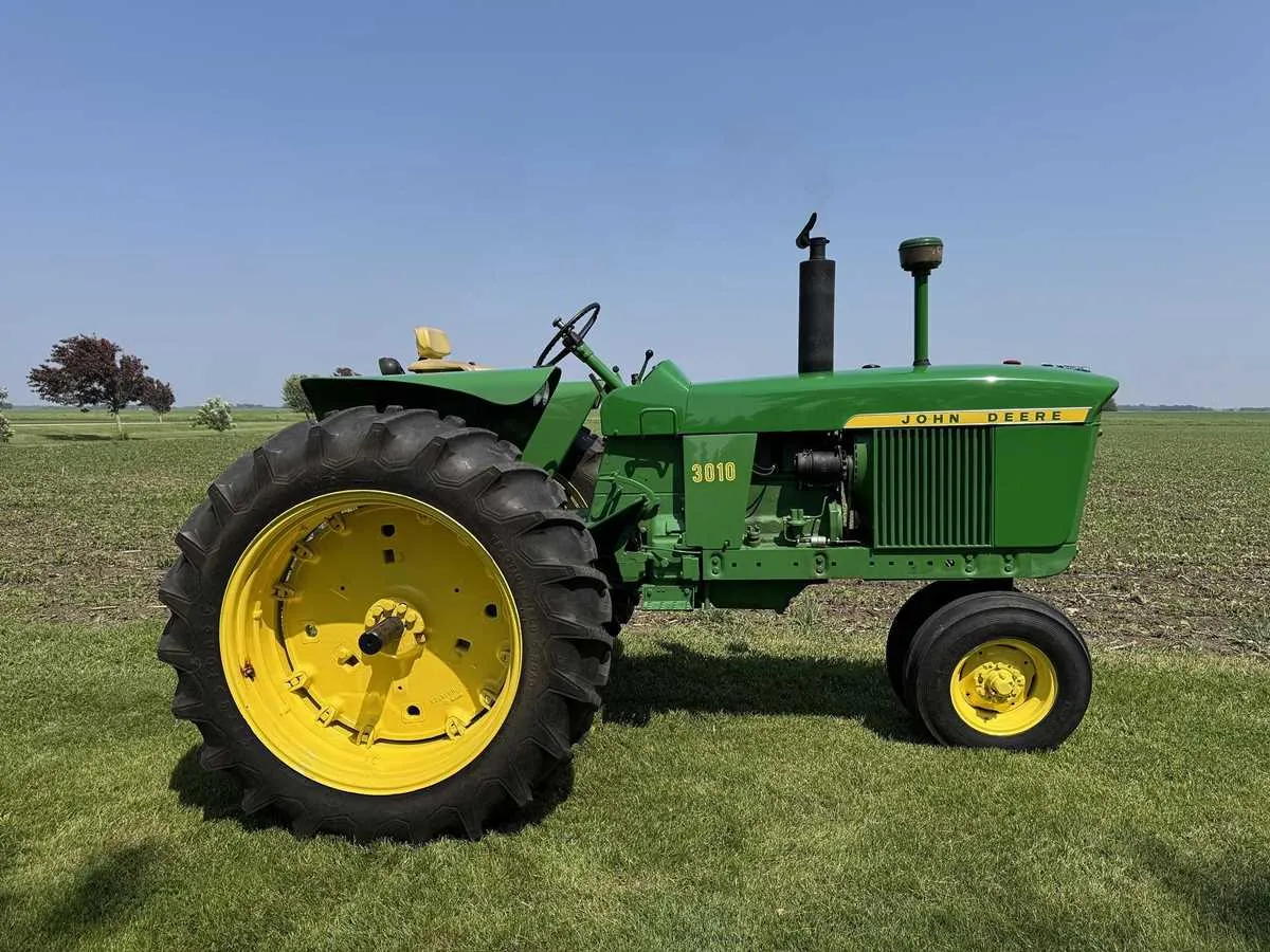 specs on a john deere 3010
