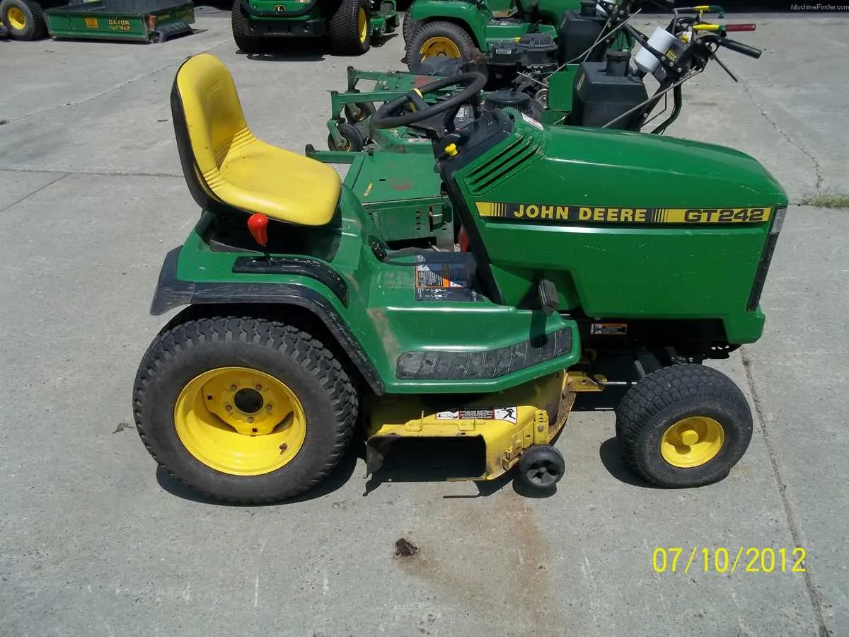 specs on john deere 300 riding mower