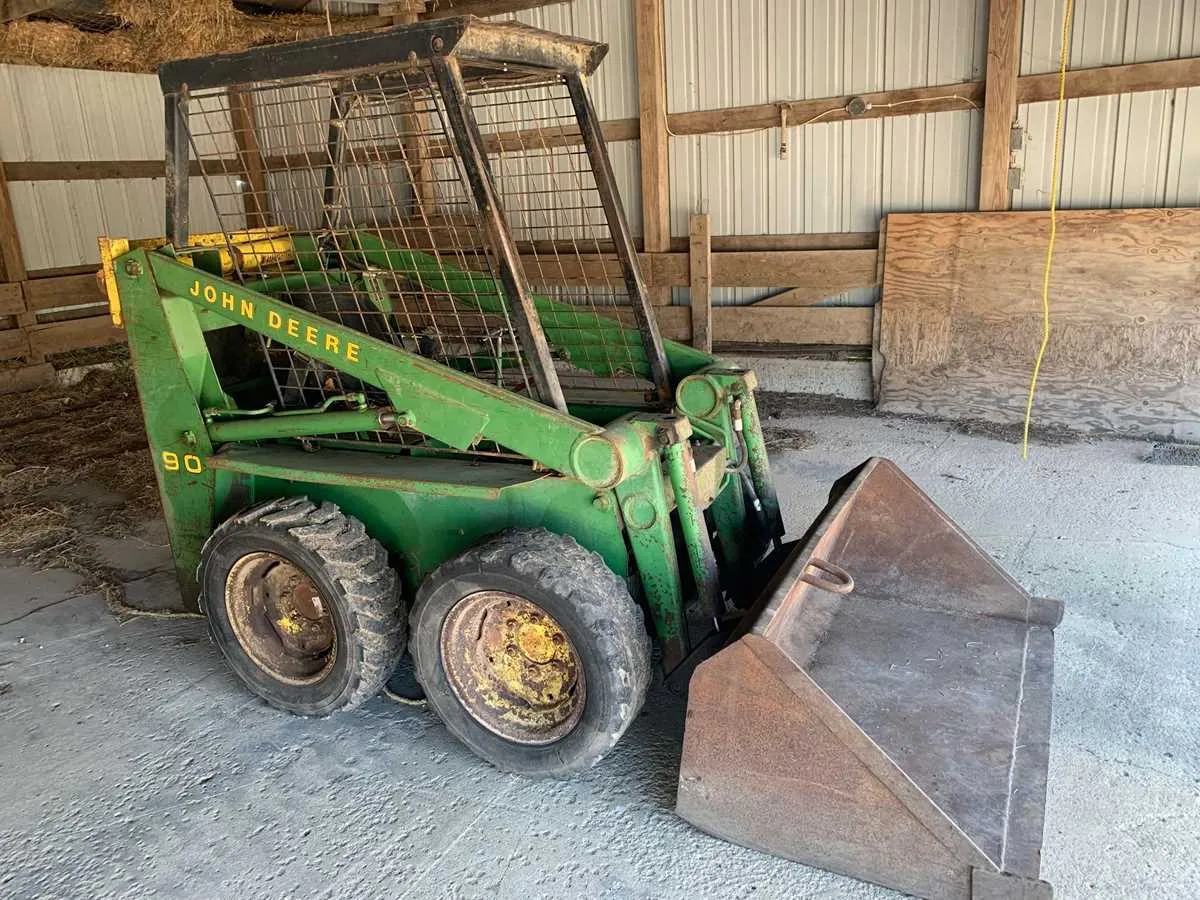 specs on john deere 90 skid steer