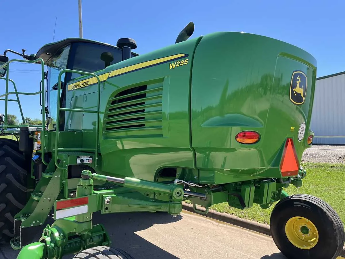 w235 john deere specs