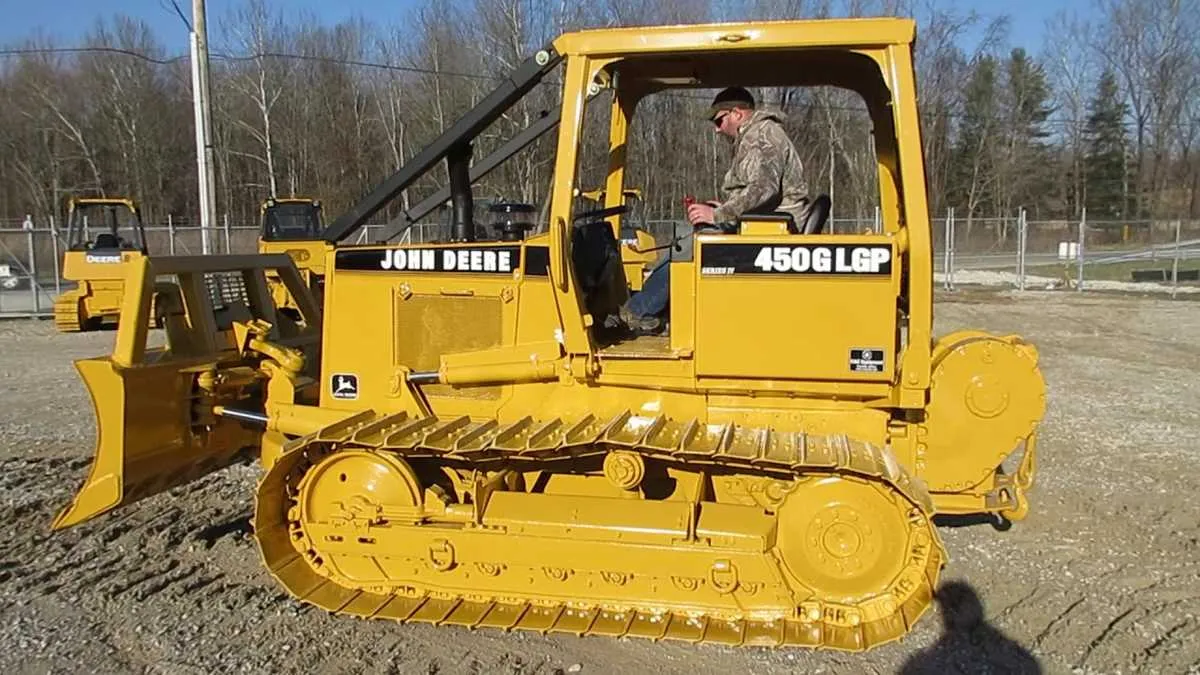 difference in john deere 450 e and 450g dozers spec
