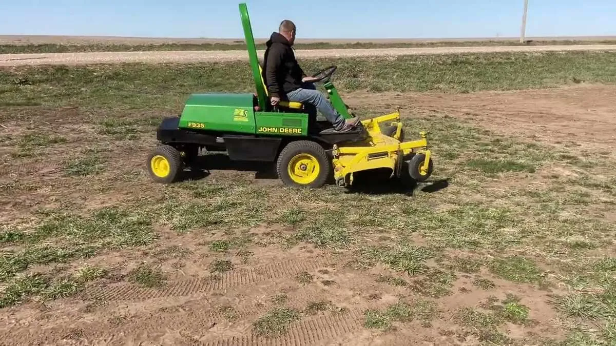 f935 john deere specs