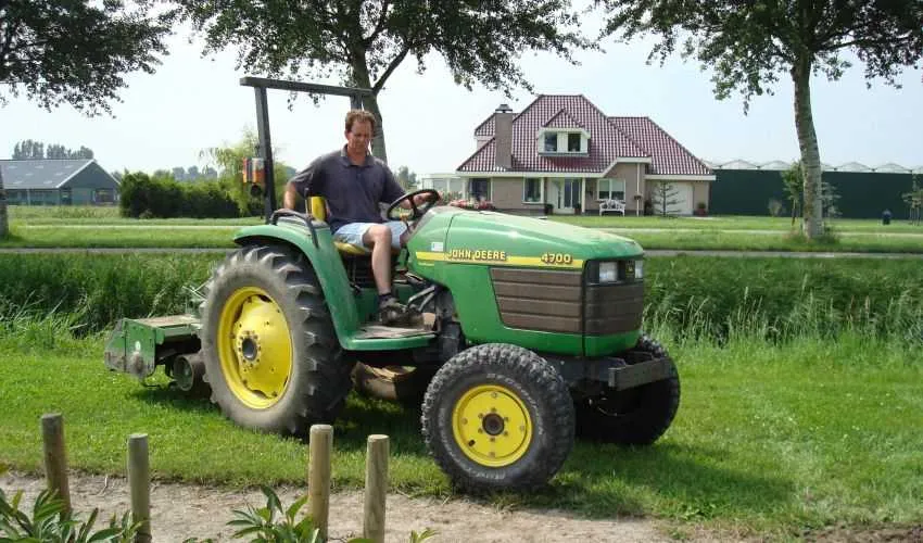2010 john deere 4700 specs