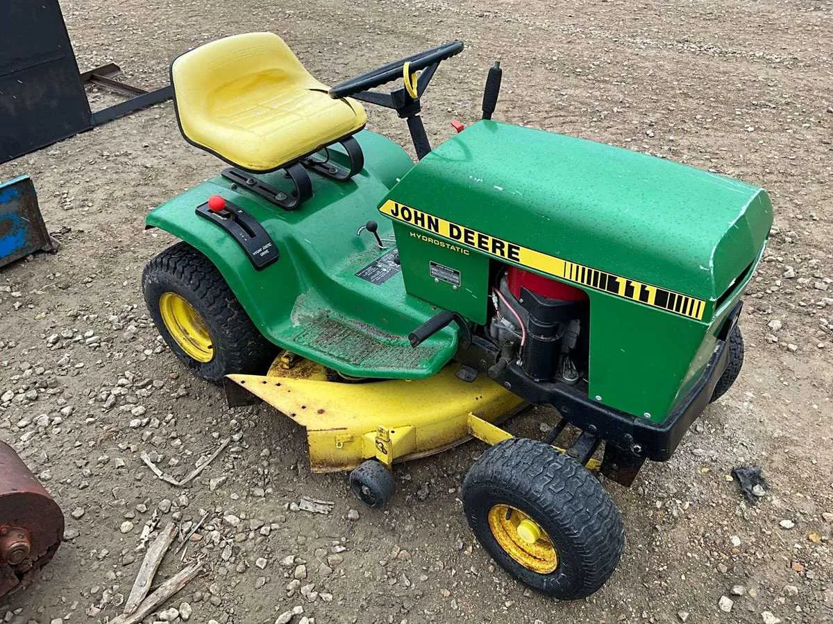 john deere 111 lawn tractor specs