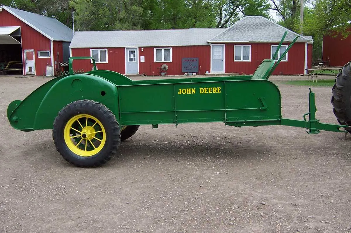 john deere 33 spreader specs