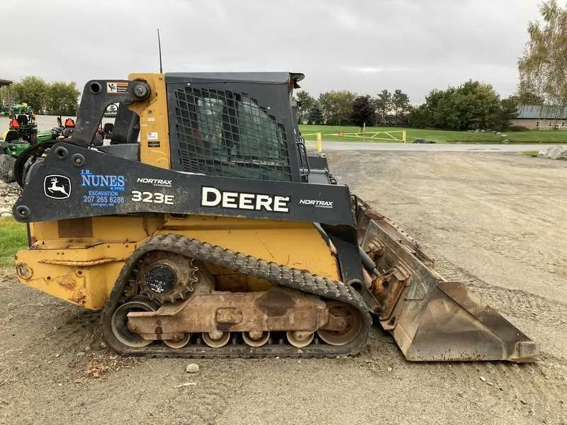 john deere 323e skid steer specs