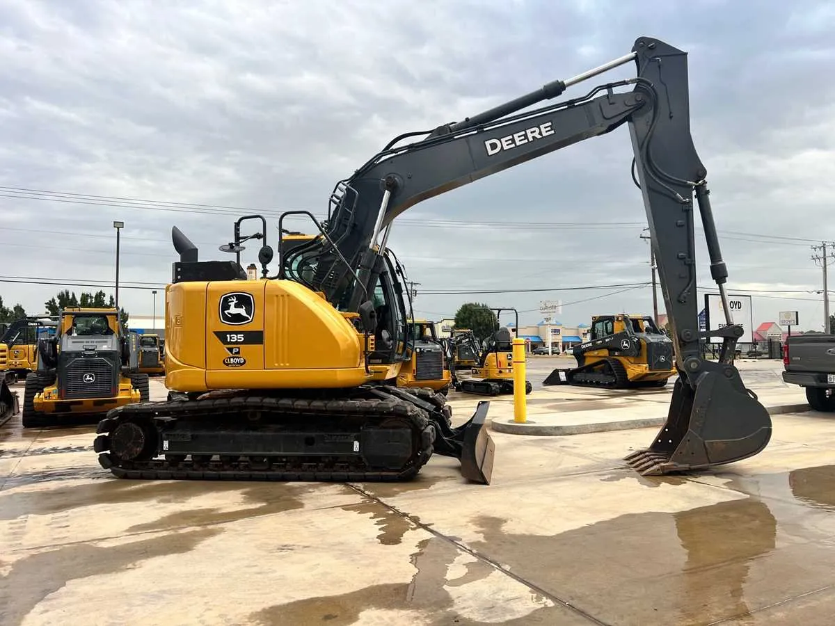 specs for john deere 135g