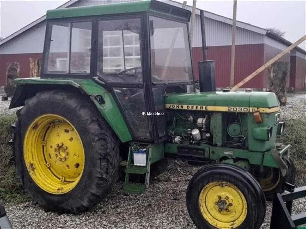 specs on a 2030 john deere tractor