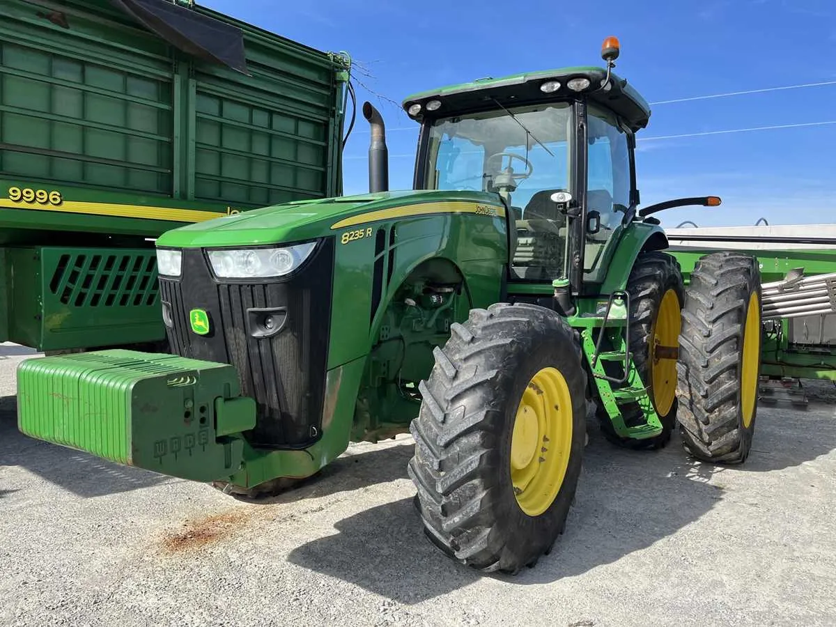 john deere 8235r specs