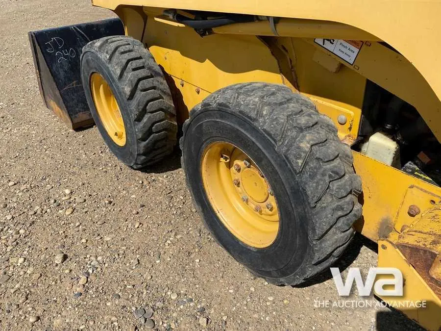 john deere 240 loader specs