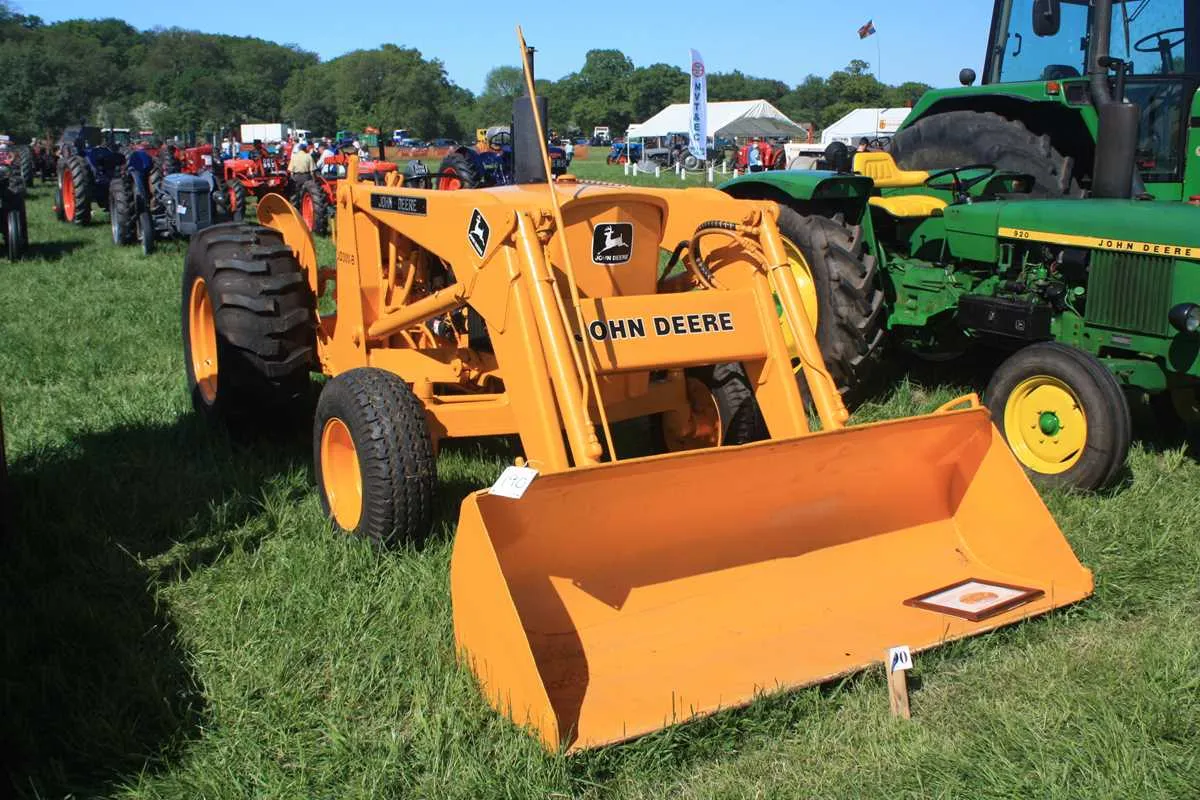 john deere 300 hydraulic oil specs