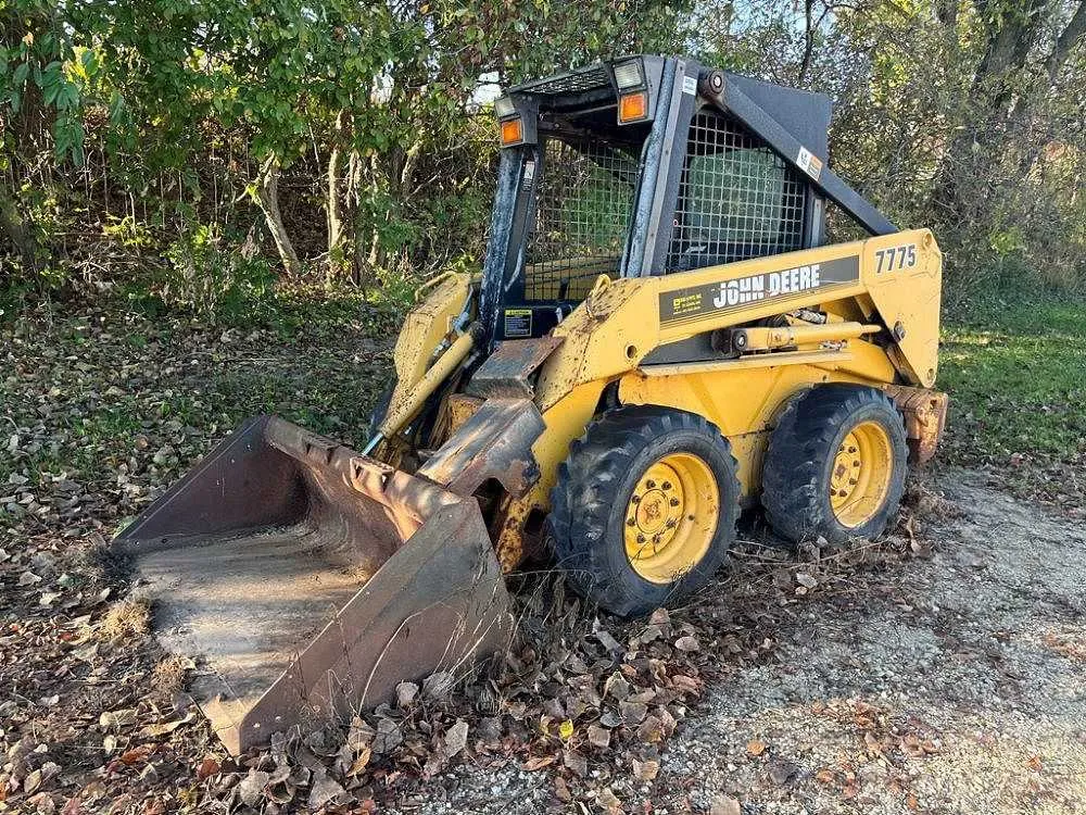 john deere 332e specs