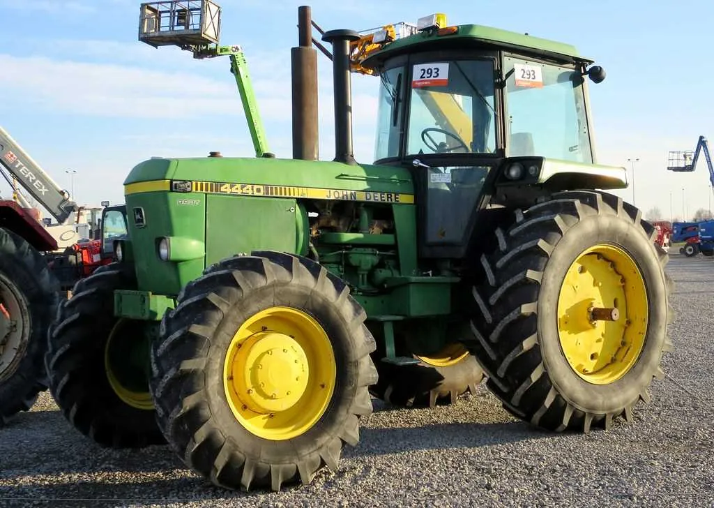 john deere 4440 spec