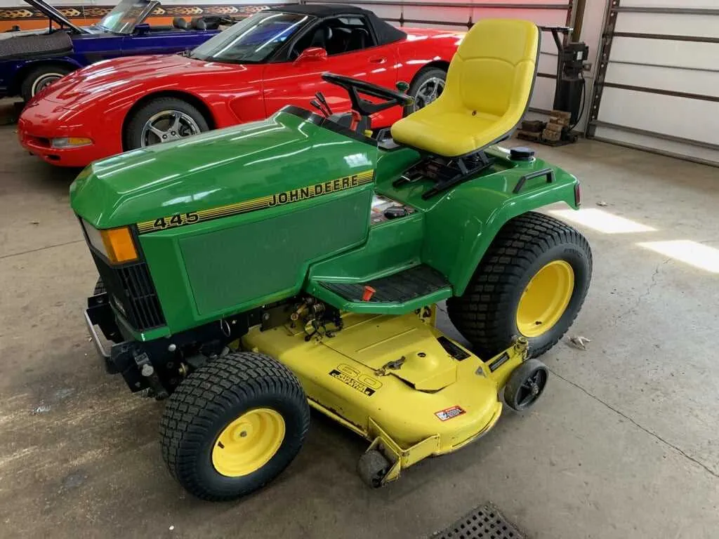 john deere 445 lawn tractor specs