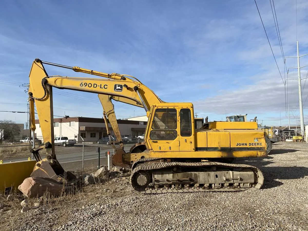 john deere 690d specs